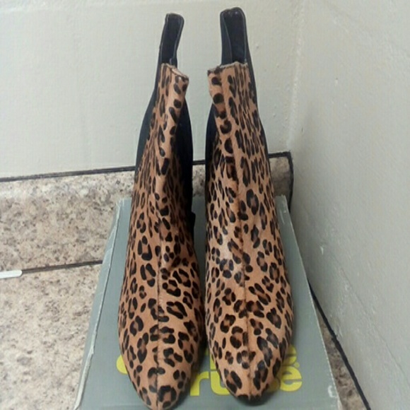 Express Booties - Picture 2 of 6